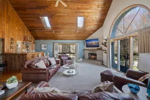 Spacious Home w/Pool/Hot Tub, Mins to Parks/Skiing - Image 4