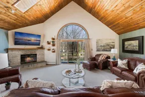 Spacious Home w/Pool/Hot Tub, Mins to Parks/Skiing - Image 3