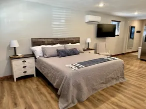 Remodeled studio house in Central City - Image 3