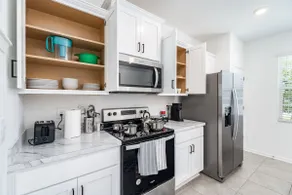 Modern 2 BR Townhome | Close 2 Beach. - Image 5
