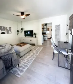 Blissful Bungalow w Private Yard Pet Friendly - Image 4