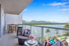 Luxury 1BR Apartment @ Harbour Lights Cairns - Image 3