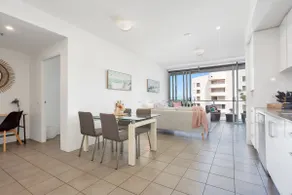 Luxury 1BR Apartment @ Harbour Lights Cairns - Image 4