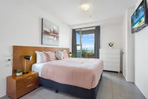 Luxury 1BR Apartment @ Harbour Lights Cairns - Image 5