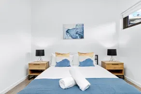 Centre of Newtown 2 Bed Apartment - Image 5