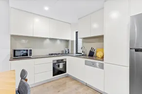 Centre of Newtown 2 Bed Apartment - Image 3