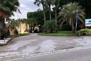 Renovated Peaceful Luxury Walk to Mall Park Publix - Image 3