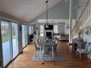 Lake front house - Image 2