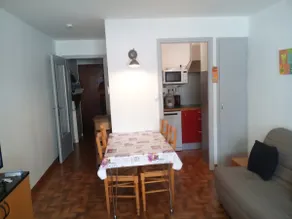 Large renovated studio, city center - Image 3
