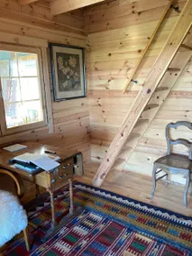 Tiny house on the first floor of the hayloft. - Image 4