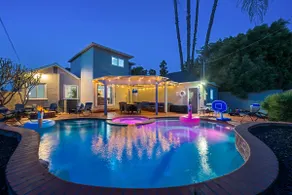 Cozy Pool Home Spacious & Fun! - Image 2