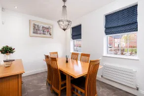Beautiful Big Family Home - Sleeps 10, Park 3 Cars - Image 5