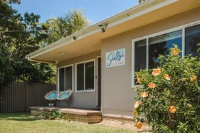 Shelly's - Image 5