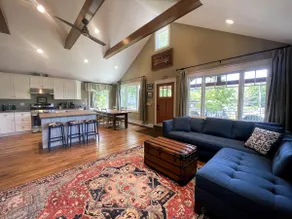 Craftsman Cottage w Lakefront - Image 4
