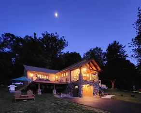 Craftsman Cottage w Lakefront - Image 2
