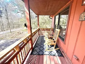 Pet Friendly Cabin close to Alpine Lake - Image 4