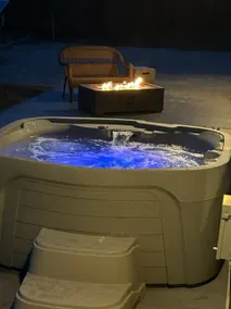 Beautiful House with Hot Tub in Sunny Blue Lake - Image 2