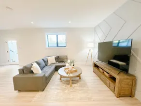 Spacious, Modern 2 Bedroom Suite - Image 4