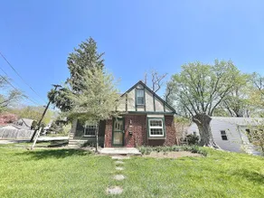 Stylish 2BR Charmer Close to Everything - Image 2