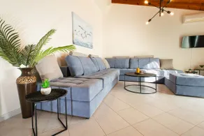 Alkioni Suites - beachfront, with mountain view - Image 2