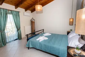 Alkioni Suites - beachfront, with mountain view - Image 4
