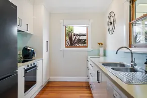 'Salt and Sand” Beach House, 10 min to Airport - Image 3