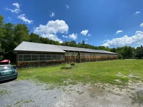 Spacious Renovated Barn Apt on 100 acres! - Image 2