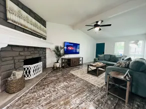Boho Farmhouse - Deluxe Duplex near Austin - Image 3