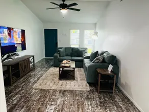 Boho Farmhouse - Deluxe Duplex near Austin - Image 4