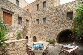 Menexes Suites Castellano Suite Private Courtyard - Image 3