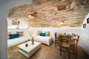 Menexes Suites Castellano Suite Private Courtyard - Image 2