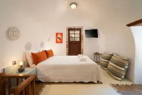 Menexes Suites Castellano Suite Private Courtyard - Image 5