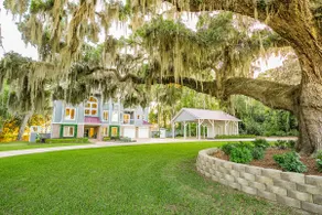 Waterfront, Pool & Hot Tub Only 10 Min to Downtown - Image 4