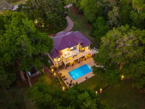 Waterfront, Pool & Hot Tub Only 10 Min to Downtown - Image 2