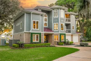 Waterfront, Pool & Hot Tub Only 10 Min to Downtown - Image 5