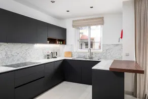 Modern Stylish 3 BR APT with Balcony - Image 4