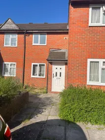 2 bedroom house near centre and private parking - Image 3