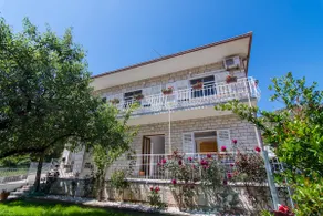 House Mia - Image 2