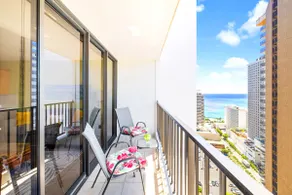 High-floor condo w/ beach access & skyline views - Image 4