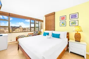 High-floor condo w/ beach access & skyline views - Image 2