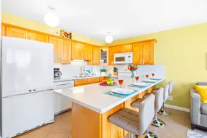 High-floor condo w/ beach access & skyline views - Image 5