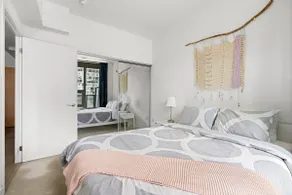 Comfortable Suite in Heart Downtown with 2 Beds - Image 4