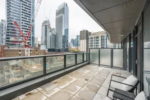 Comfortable Suite in Heart Downtown with 2 Beds - Image 5