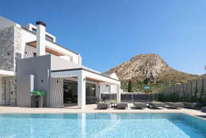 Monti Luxury Villa, with Heated Pool & Hot Tub - Image 2