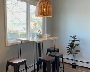 Delightful Sleek Modern 2 Bed 1 Bath apt - Image 5