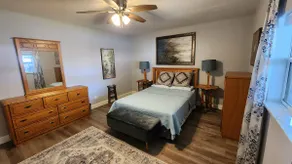Quiet Home Near the Springs - Image 2