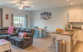 Stars and Stripes Retreat: Relax in Comfort! - Image 3