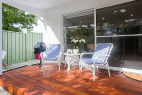 Beautiful Pet Friendly 1BR Cottage With Patio - Image 2
