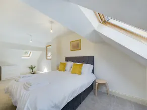Duplex Redhill town centre Apt - Image 3