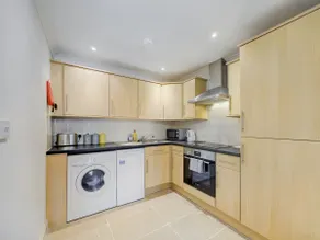 Duplex Redhill town centre Apt - Image 4